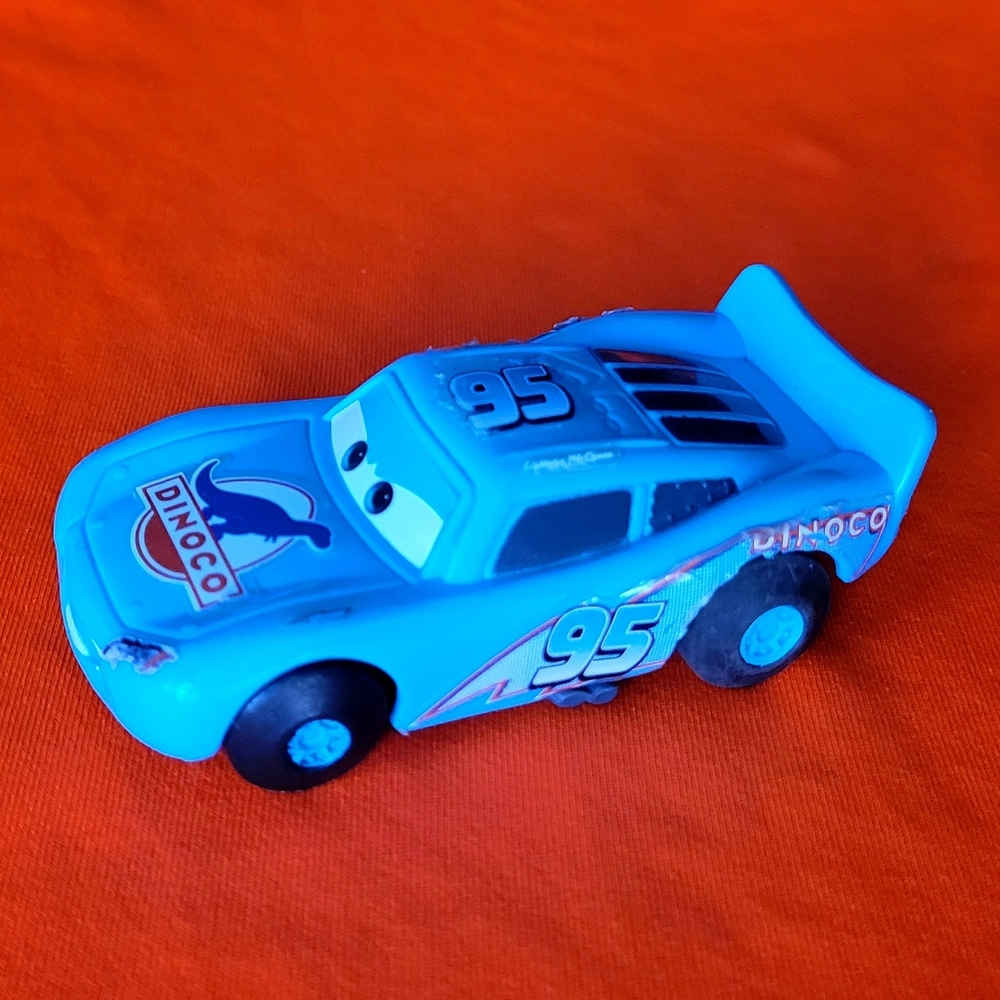 DISNEY PIXAR CARS DINOCO MCQUEEN Bkue - PULLBACK ACTION